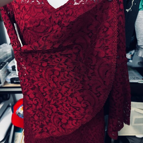 White House Black Market Red Lace Drama Sleeve Dress Size 4/6 - Picture 6 of 7